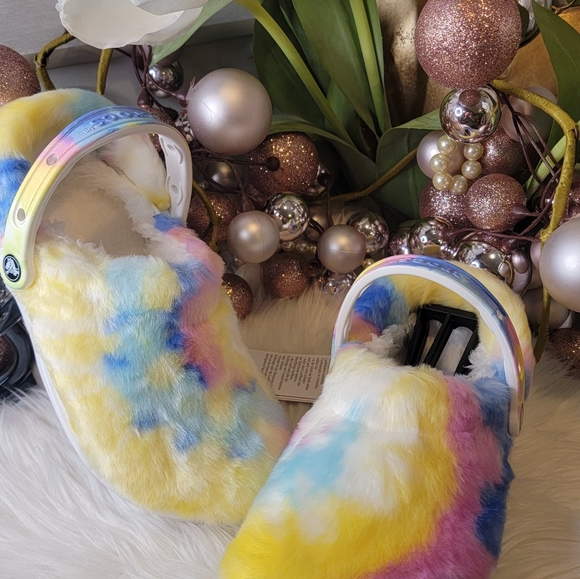 Crocs CLASSIC FUR SURE WOMEN CLOG - Picture 2 of 10